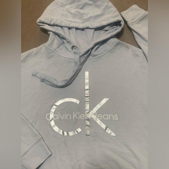 Calvin Klein Womens Cloud Silver Monogram Crop Hooded Pullover NWOT Medium - Picture 2 of 8
